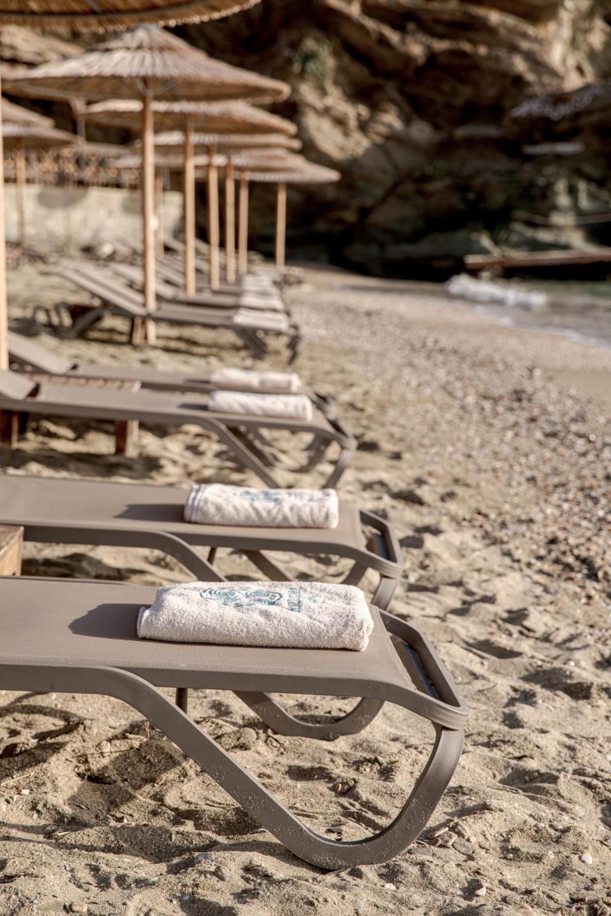 Aneroussa Beach Hotel Batsíon Exterior foto